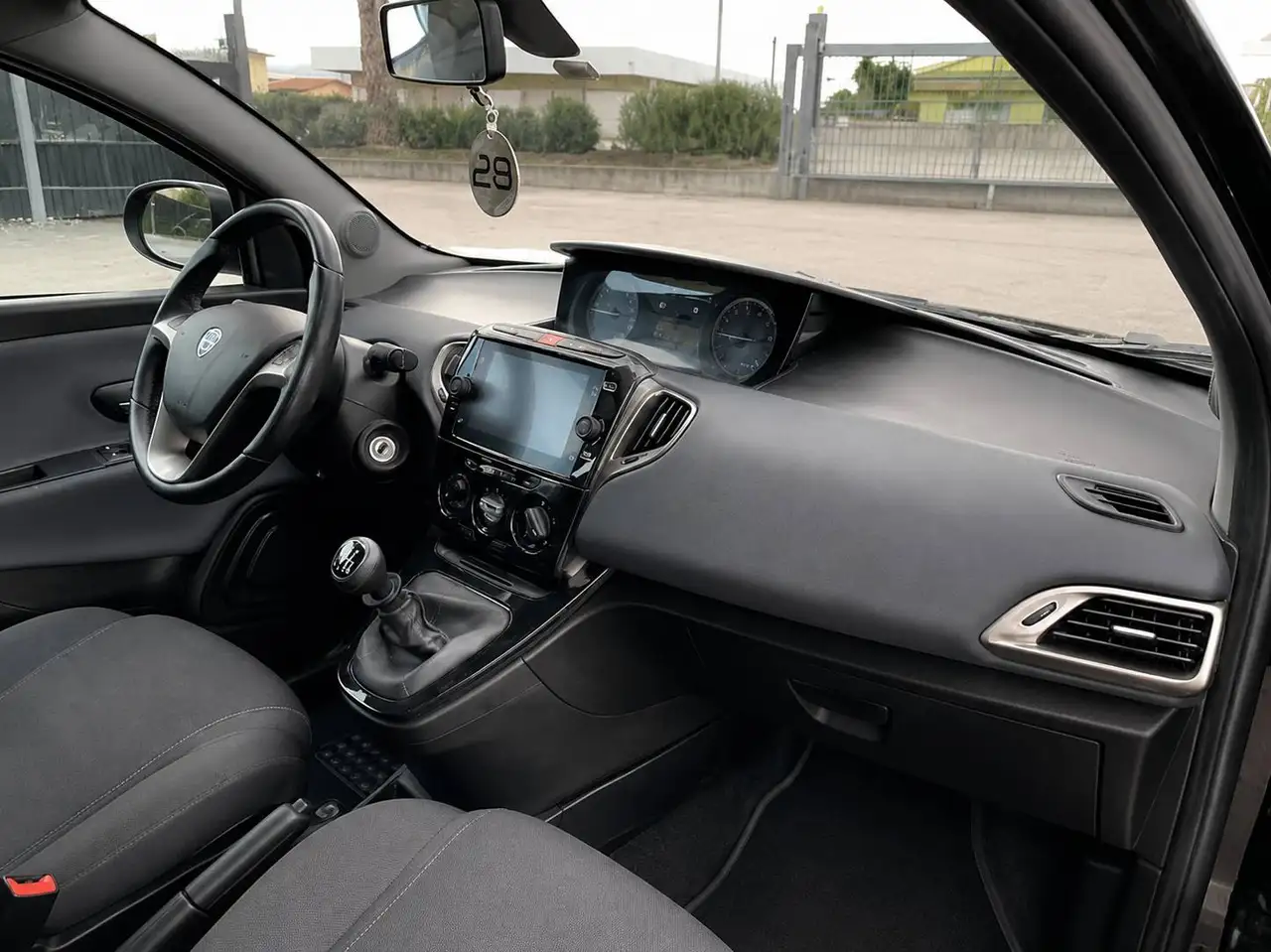 Lancia Ypsilon 2021 — фото 15