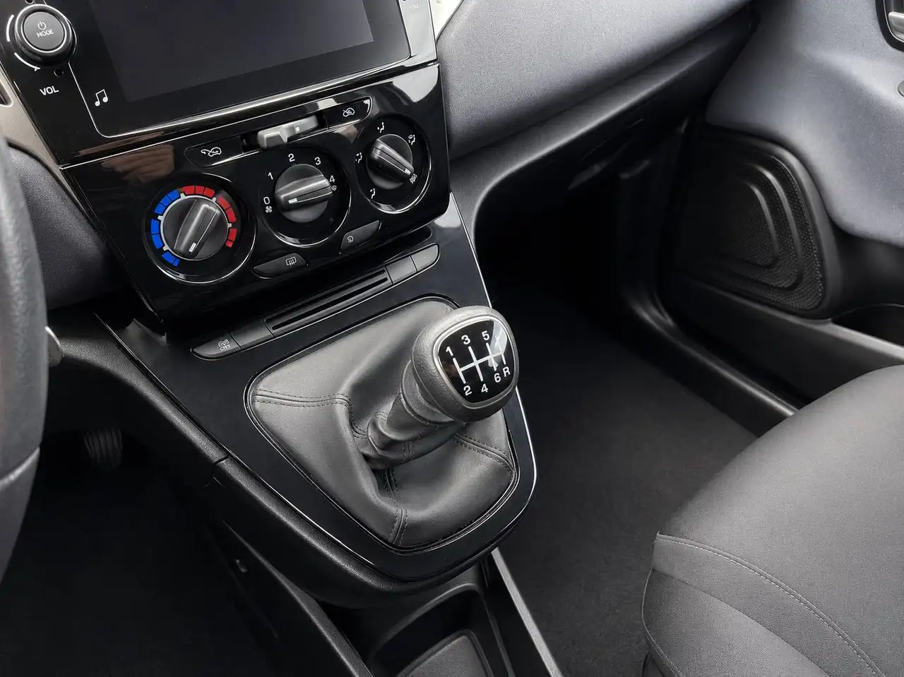 Lancia Ypsilon 2021 — фото 13