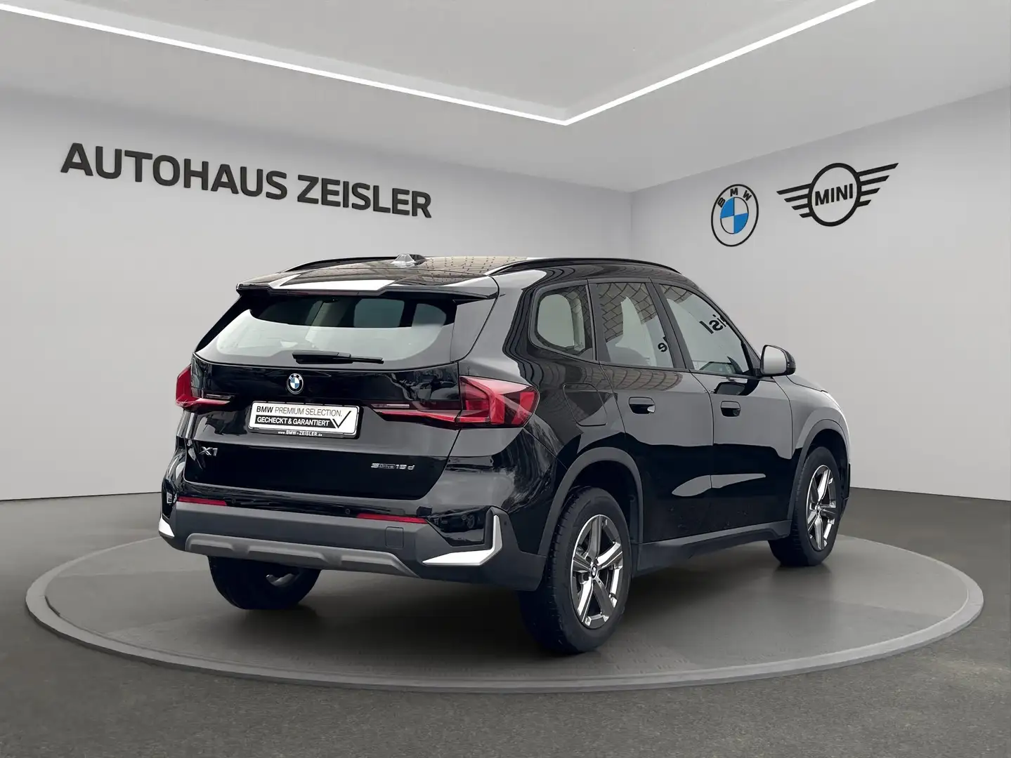 BMW X1 sDrive18d Rückfahrkamera Sitzheizung Navi Schwarz - 2