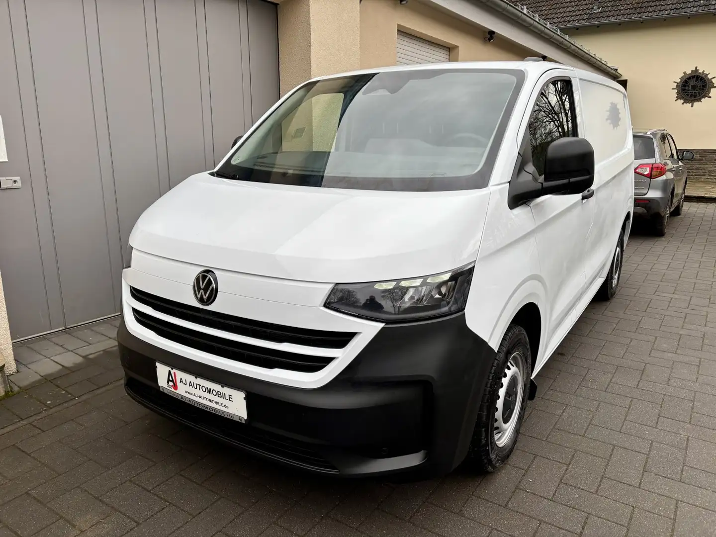 Volkswagen T7 Kastenwagen New Transporter Lager und Vorlauf Weiß - 2