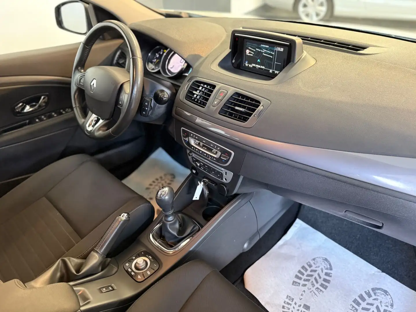 Renault Megane MEGANE III GRANDTOUR LIMITED*NAVI*BT*PDC*ZAHNR G Weiß - 2