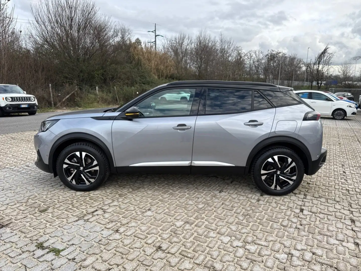 Peugeot 2008 e 100kW GT Grigio - 2