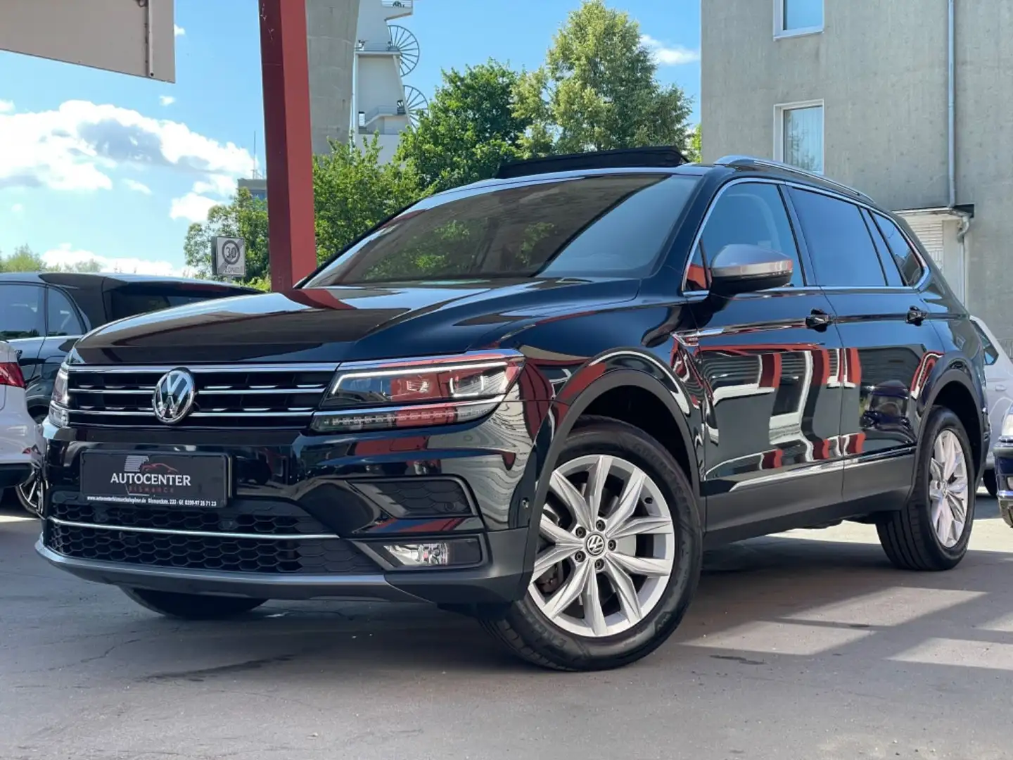 Volkswagen Tiguan Allspace Highline 4Motion*PANO*R-KAM*AHK Zwart - 1