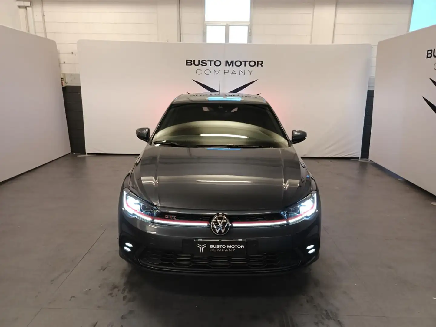 Volkswagen Polo 2.0 TSI DSG GTI siva - 2