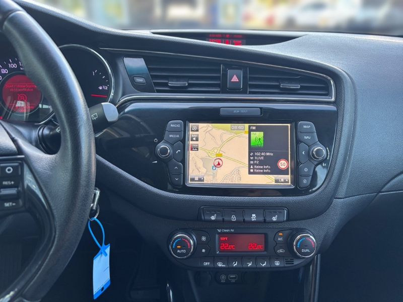Kia Ceed / cee'd UEFA Euro 2016 — photo 10