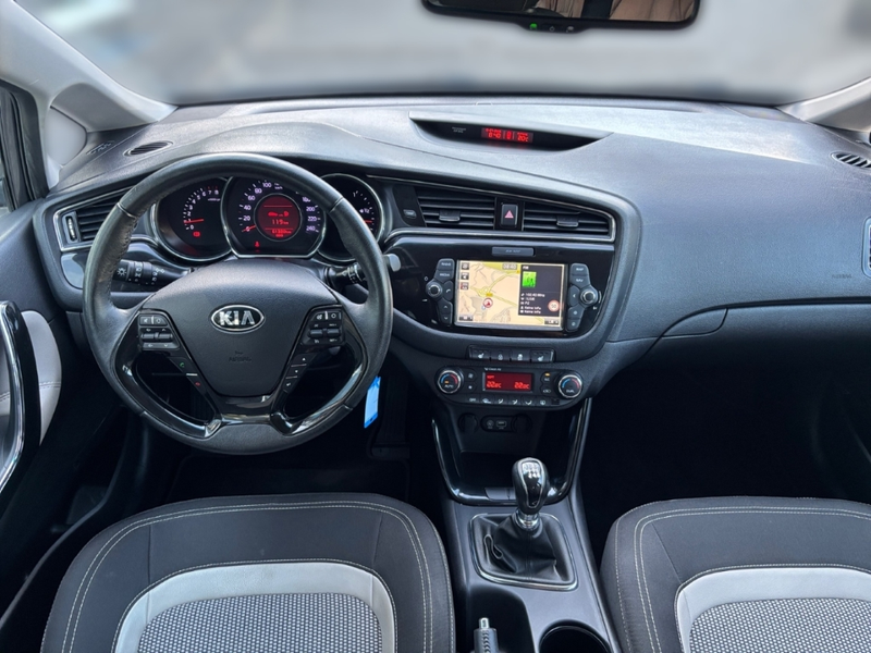 Kia Ceed / cee'd UEFA Euro 2016 — photo 12