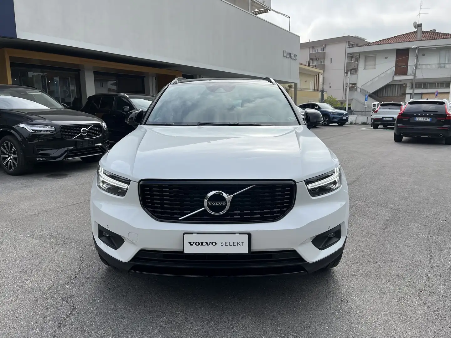 Volvo XC40 T4 Geartronic R-design Bianco - 2