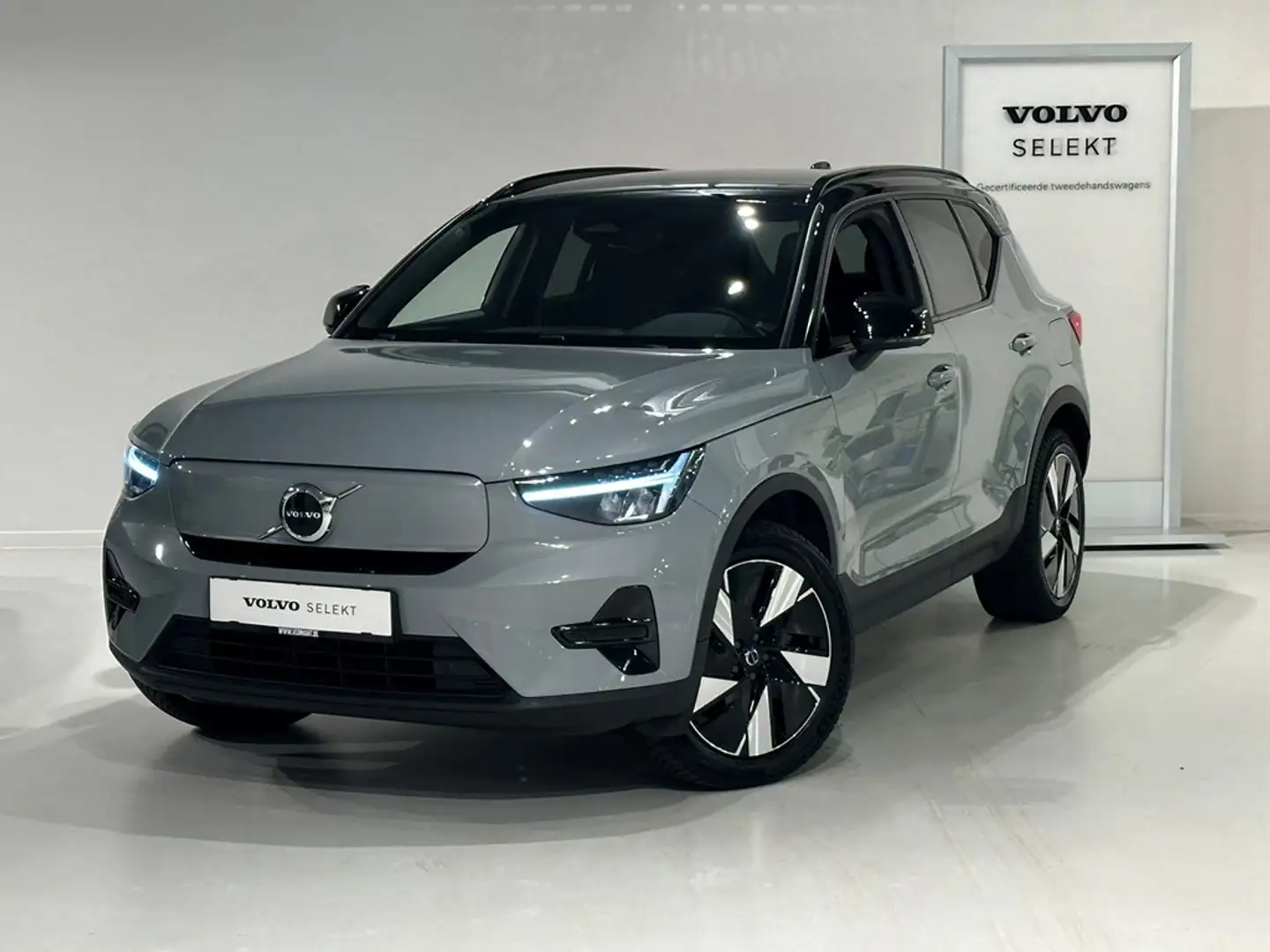 Volvo XC40 Recharge Extended Range Grijs - 1