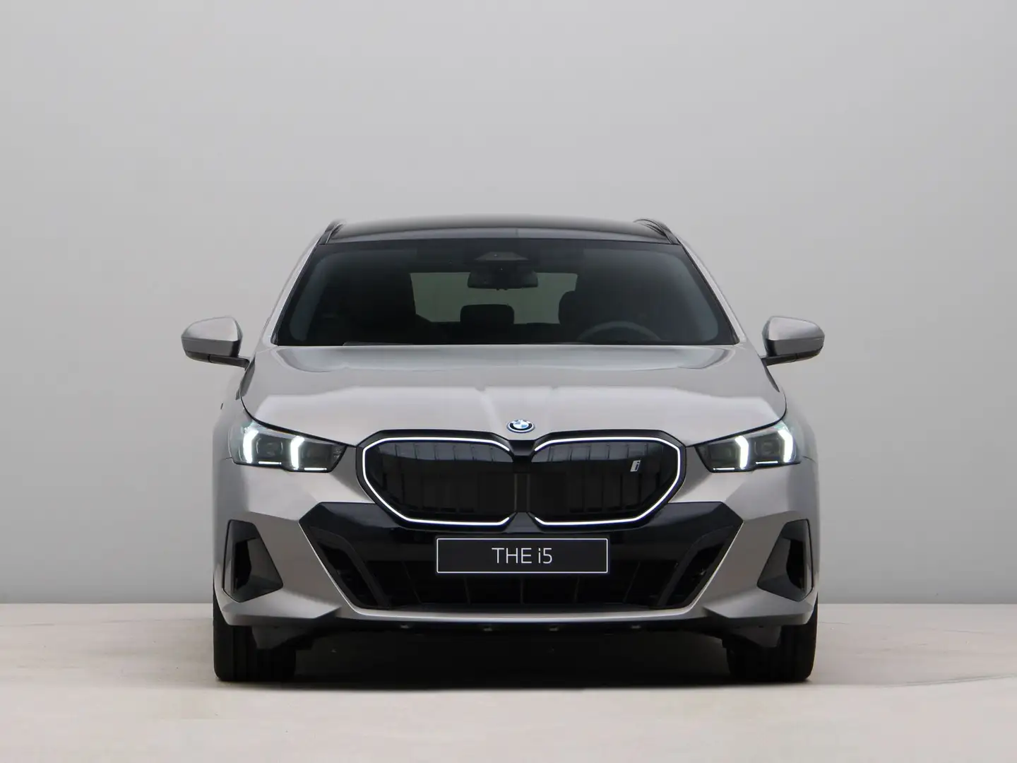 BMW i5 Touring eDrive40 M Sport Pro Grijs - 2