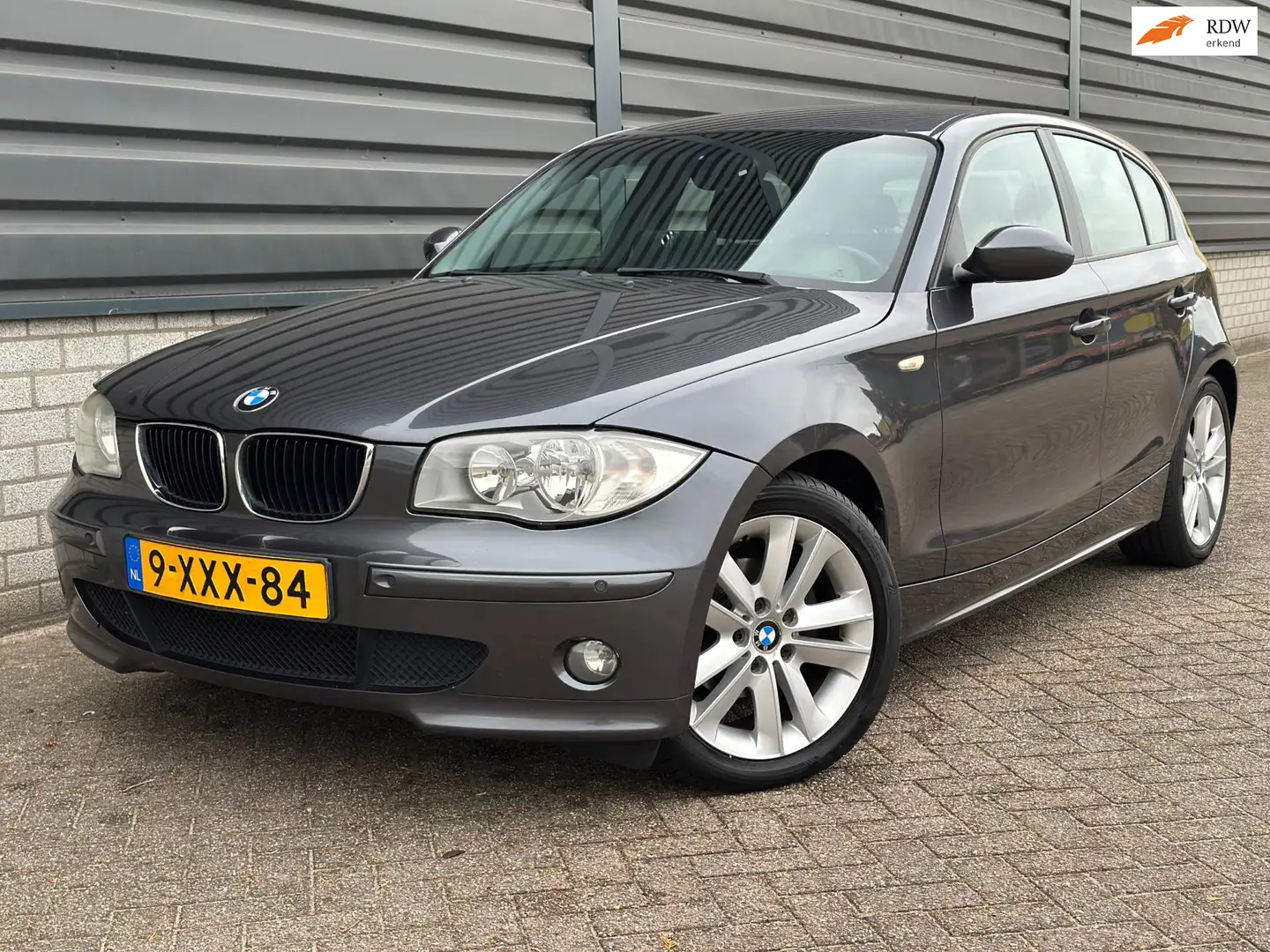 BMW 116 1-serie 116i Executive Airco | CarPlay | APk | 5 D Grijs - 1