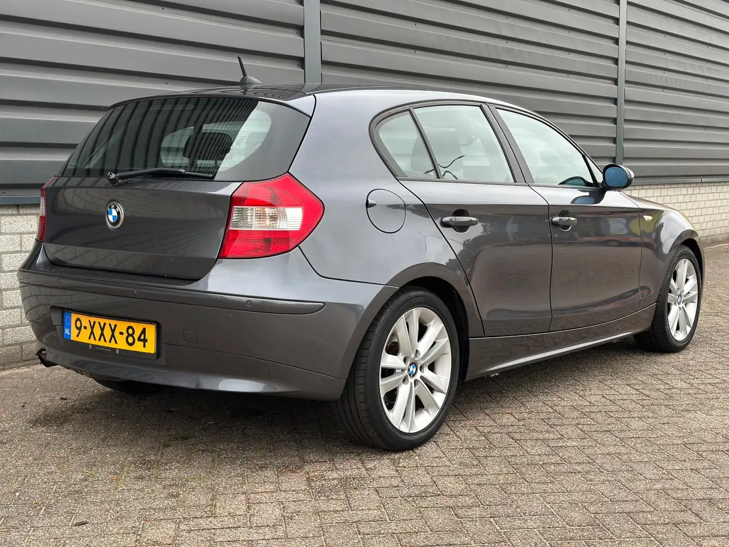 BMW 116 1-serie 116i Executive Airco | CarPlay | APk | 5 D Grijs - 2