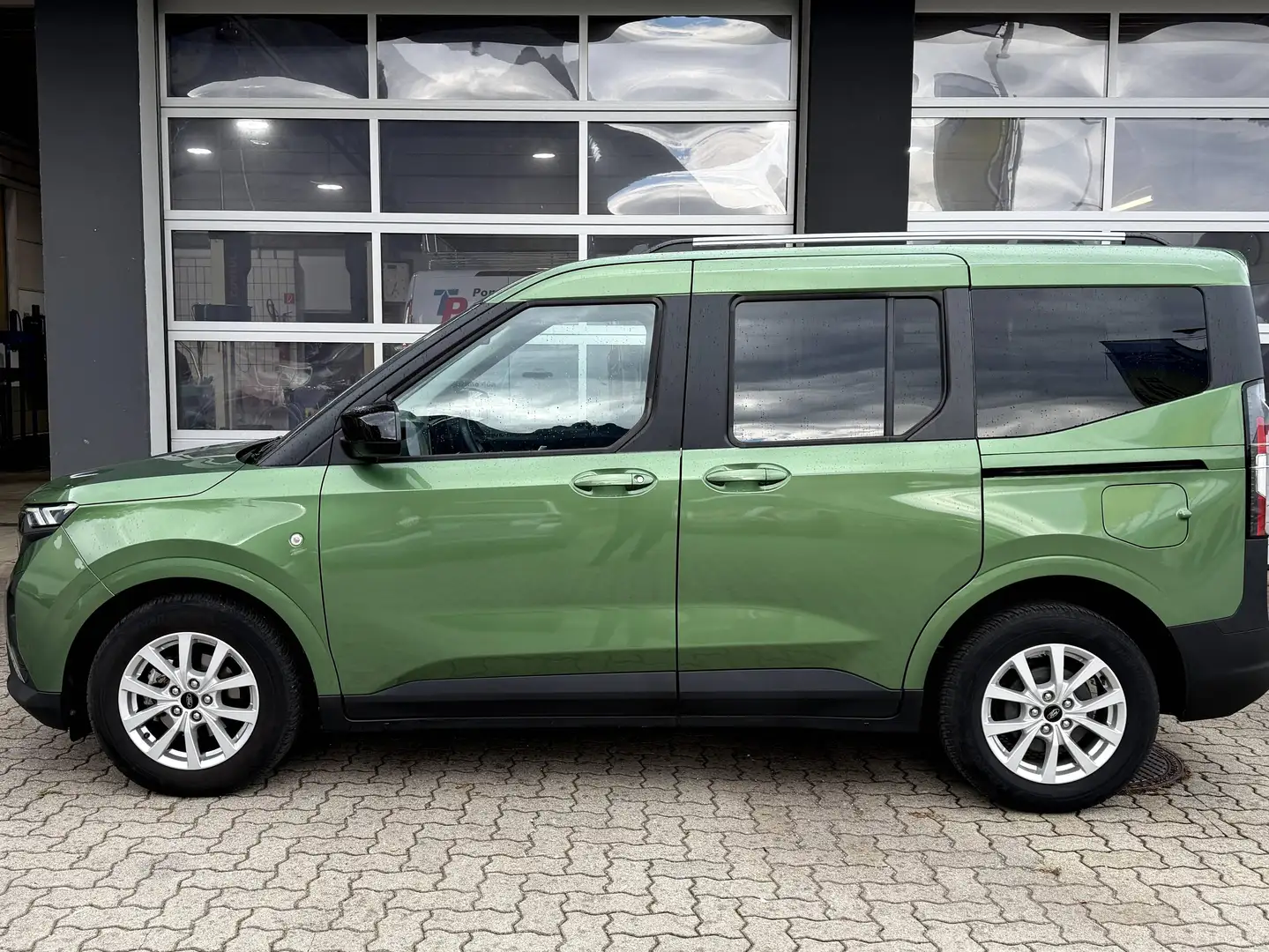 Ford Tourneo Courier Titanium - 2