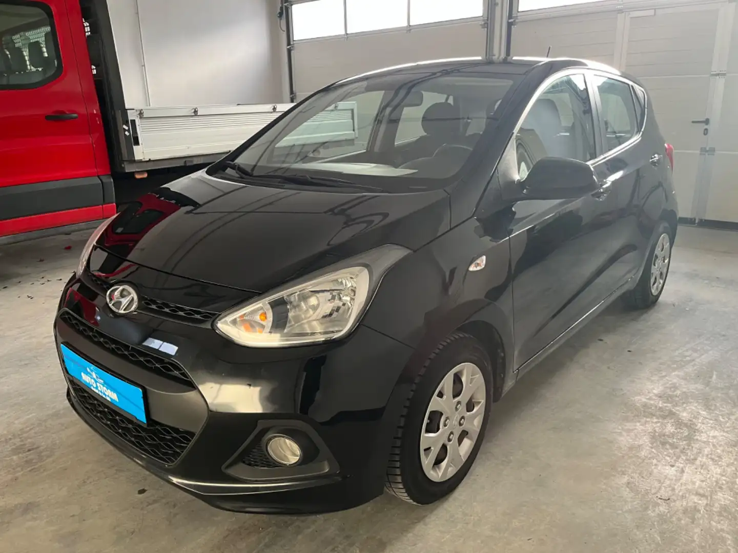 Hyundai i10 1.0 Trend *Tempomat *Keyless* Schwarz - 1