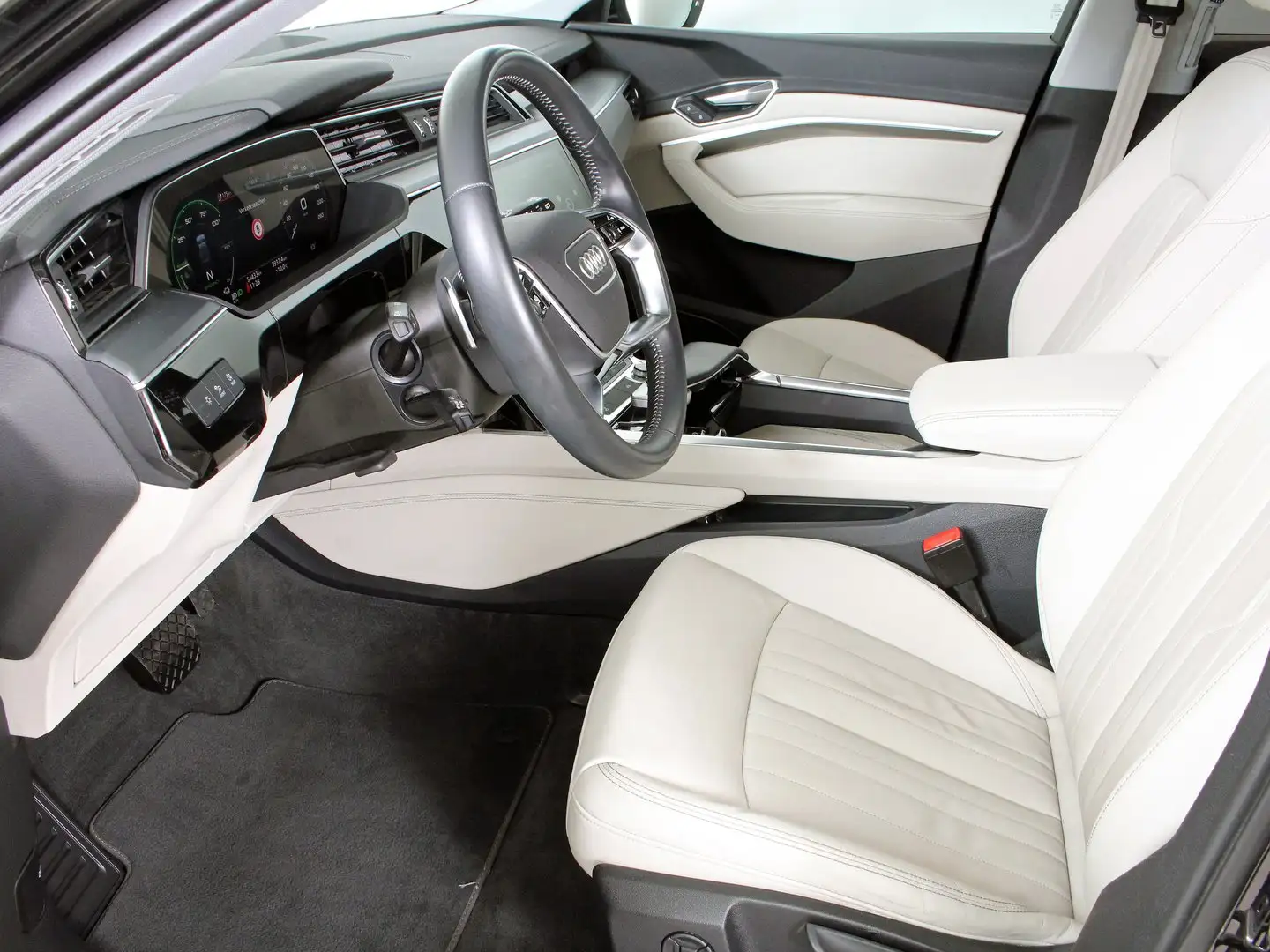 Audi e-tron 50 quattro 230 kW Business Schwarz - 2