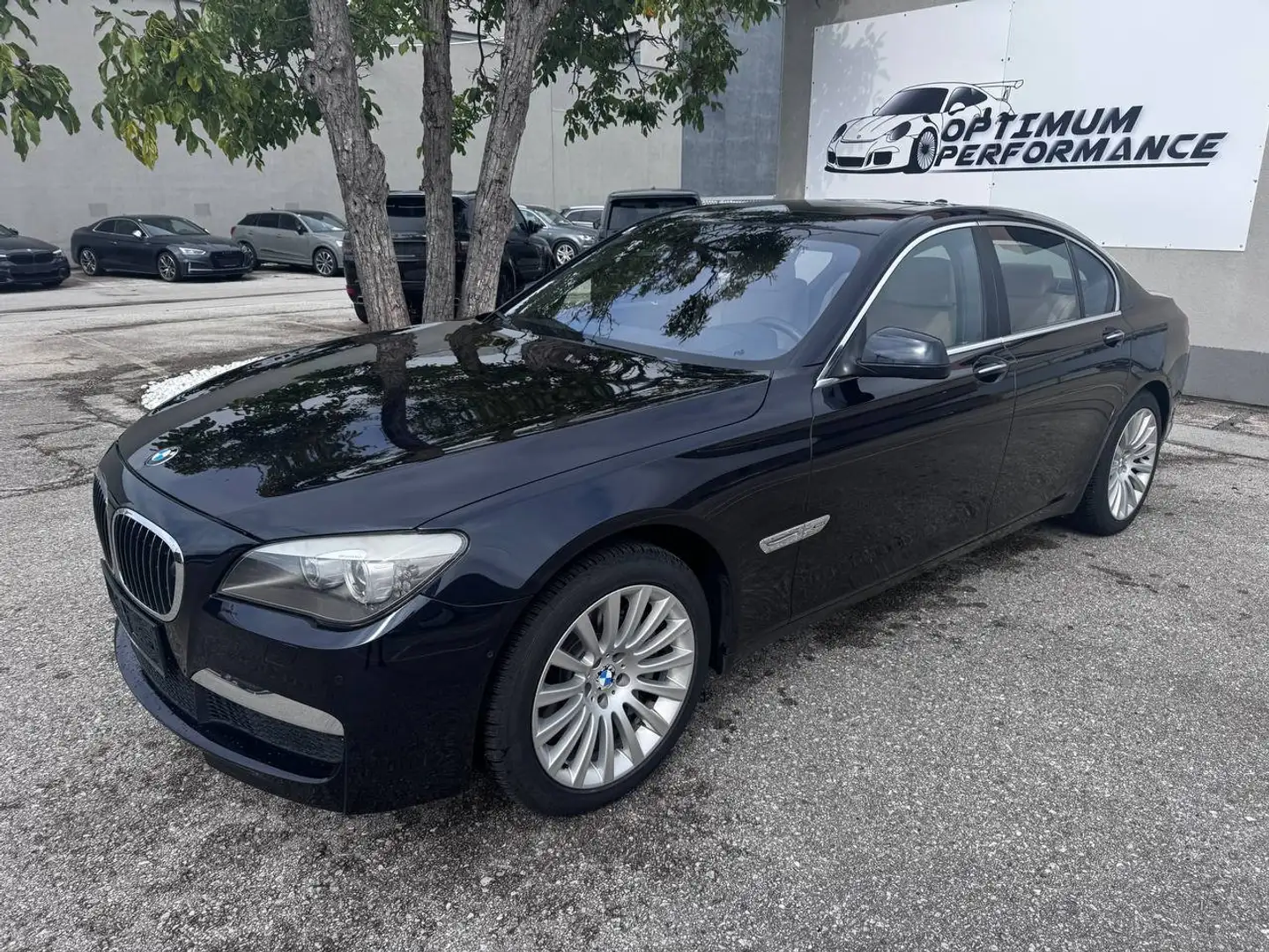 BMW 750 750i xDrive M-Paket Schwarz - 1