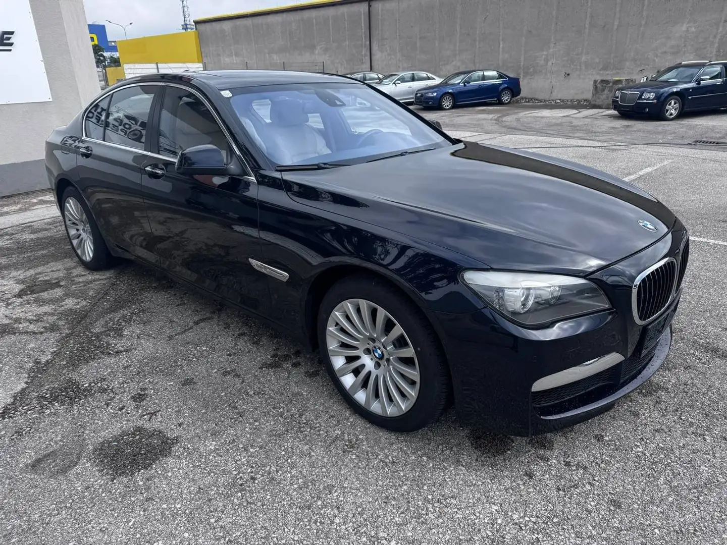 BMW 750 750i xDrive M-Paket Schwarz - 2