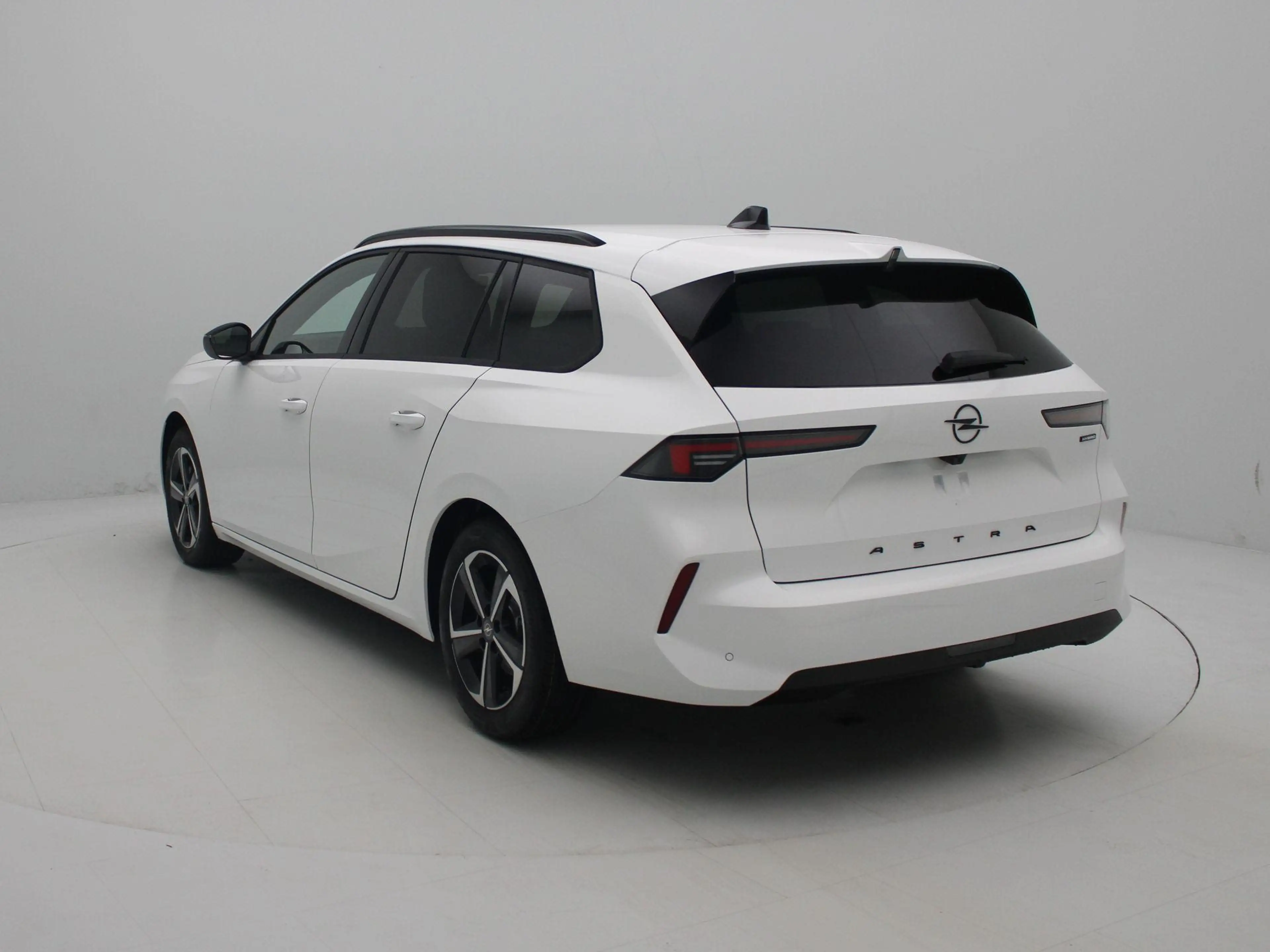 Opel Astra Sports Tourer 1.2 Turbo Hybrid Business Edition | — photo 2