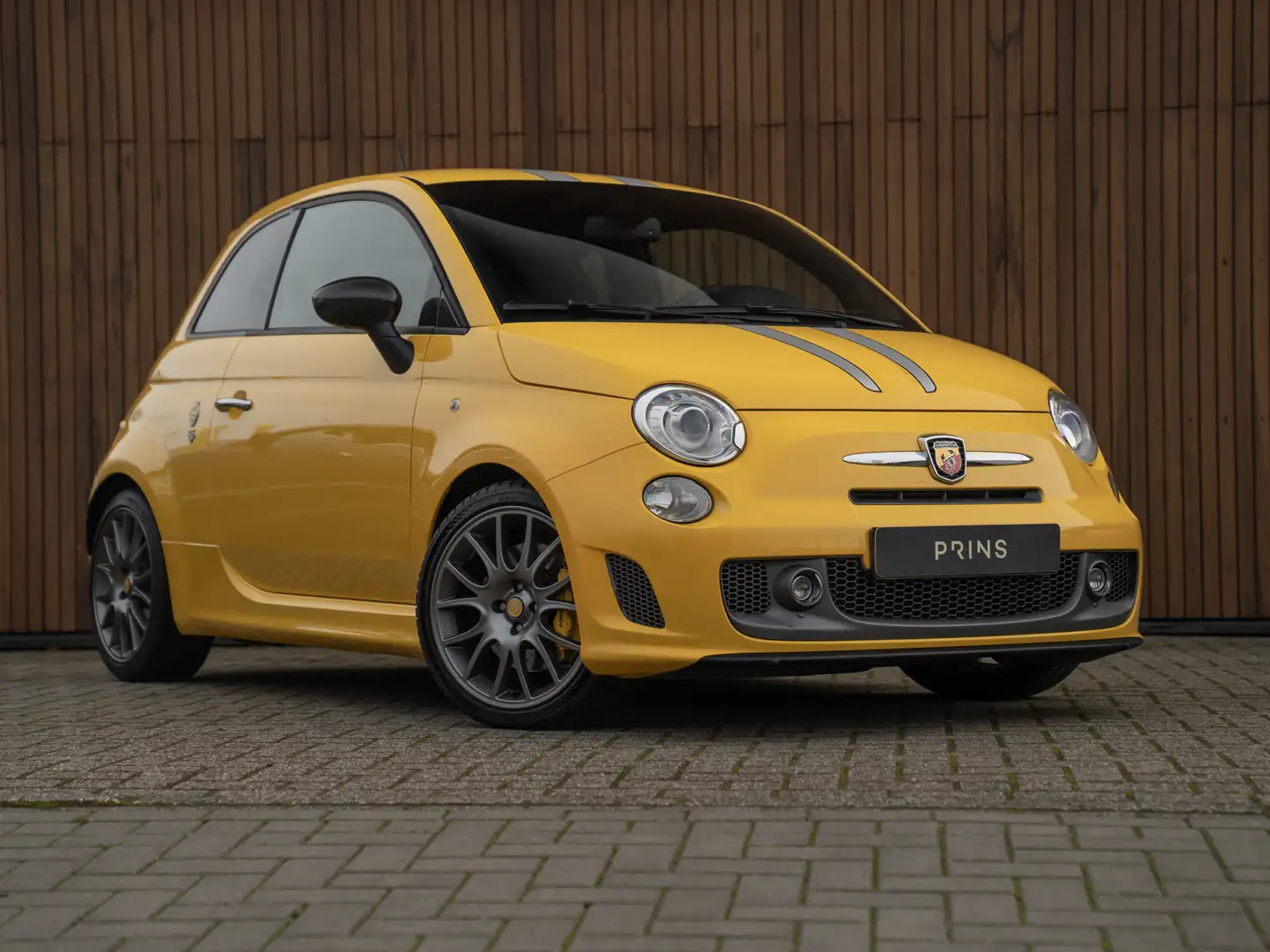 Abarth 695 Tributo Ferrari, Carbon stoelen | Interscope HiFi Geel - 2