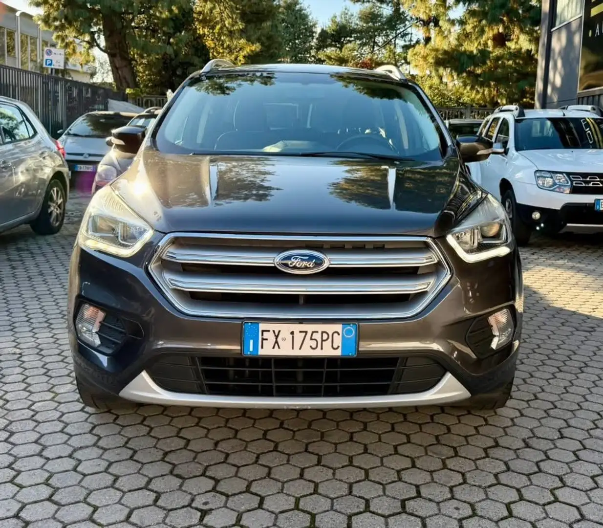 Ford Kuga FORD KUGA  II 1.5 tdci Plus s EURO 6 Neopatentati Grijs - 1