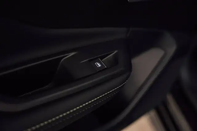 Peugeot 308 view 10