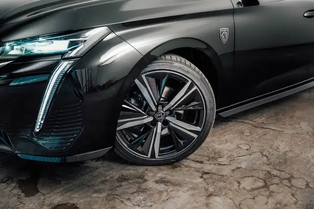Peugeot 308 view 6