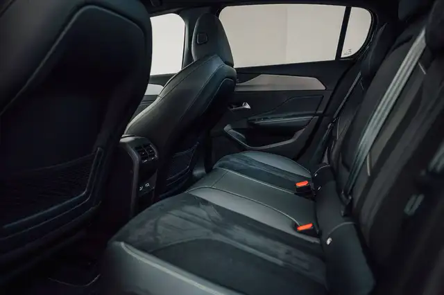 Peugeot 308 view 9