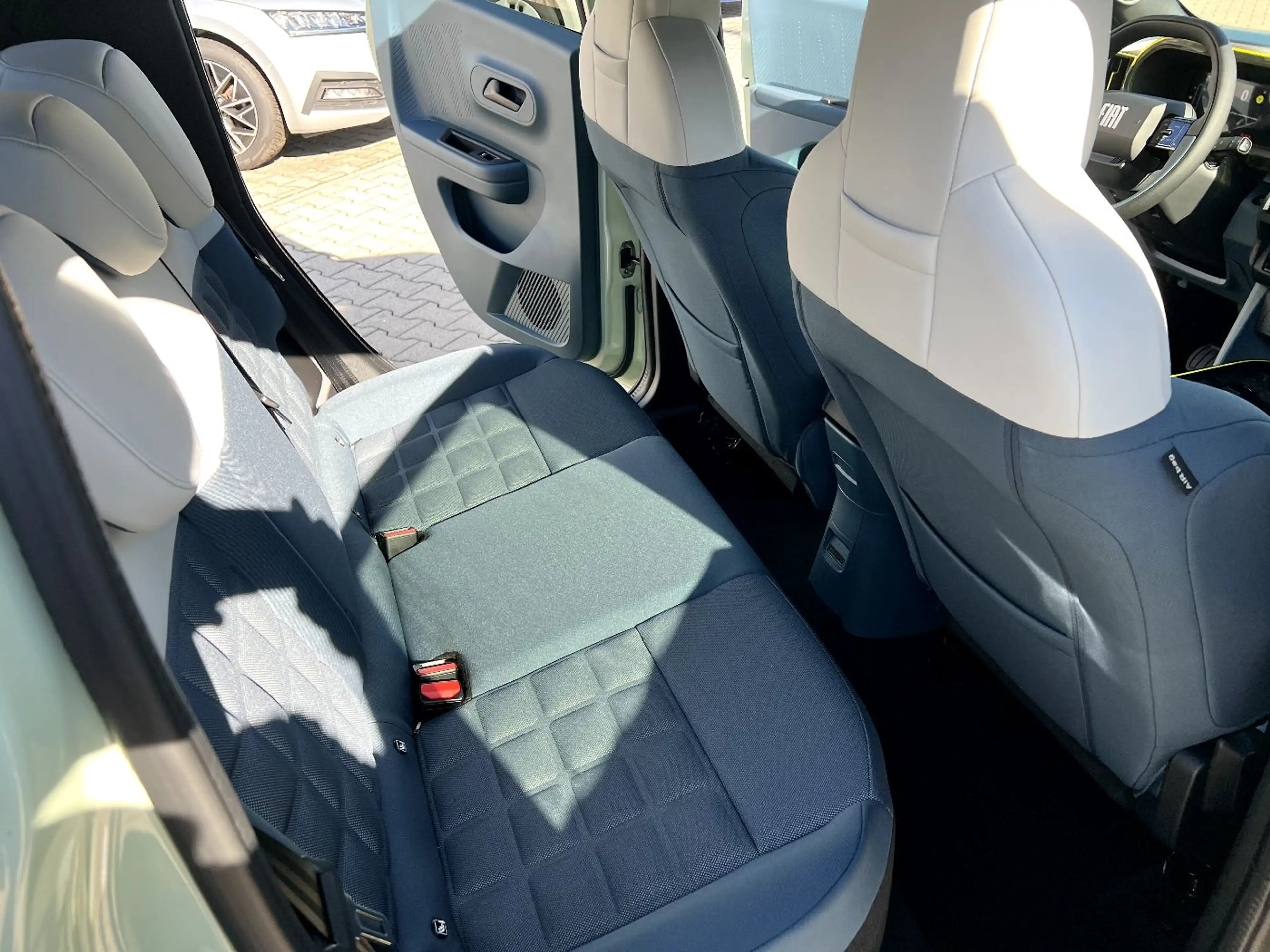 Fiat Grande Panda 1.2 eDCT La Prima *LED Navi Sitzh.* — photo 15