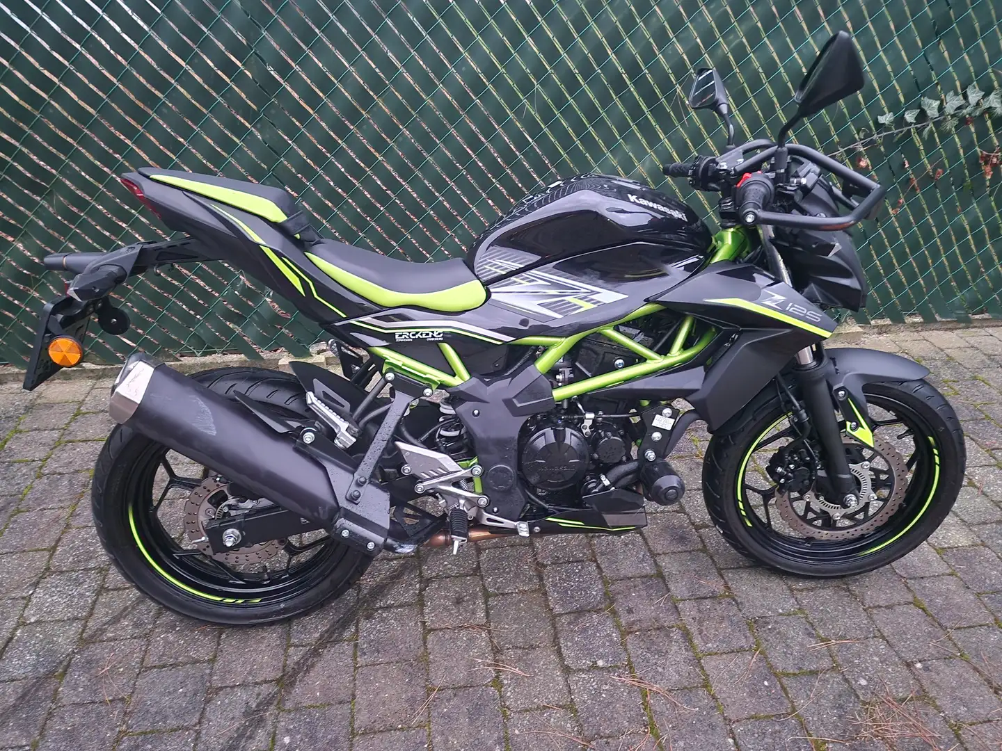 Kawasaki Z 125 Zwart - 1