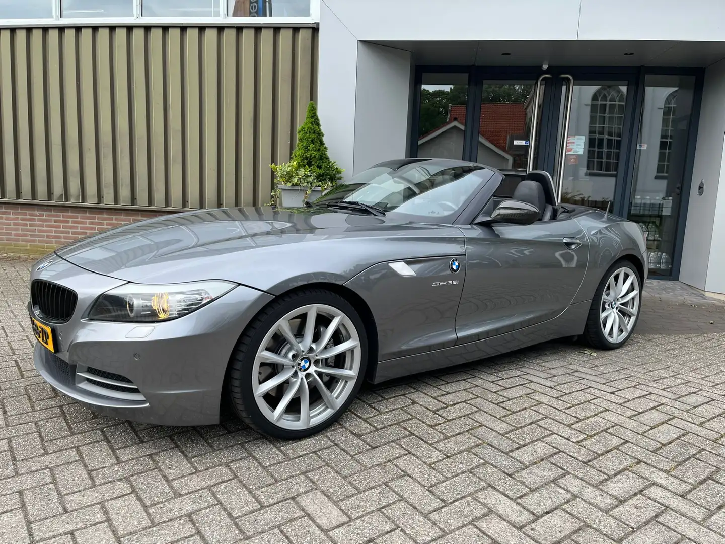 BMW Z4 Roadster sDrive35i Executive 306 pk Automaat | Bi- Grijs - 1