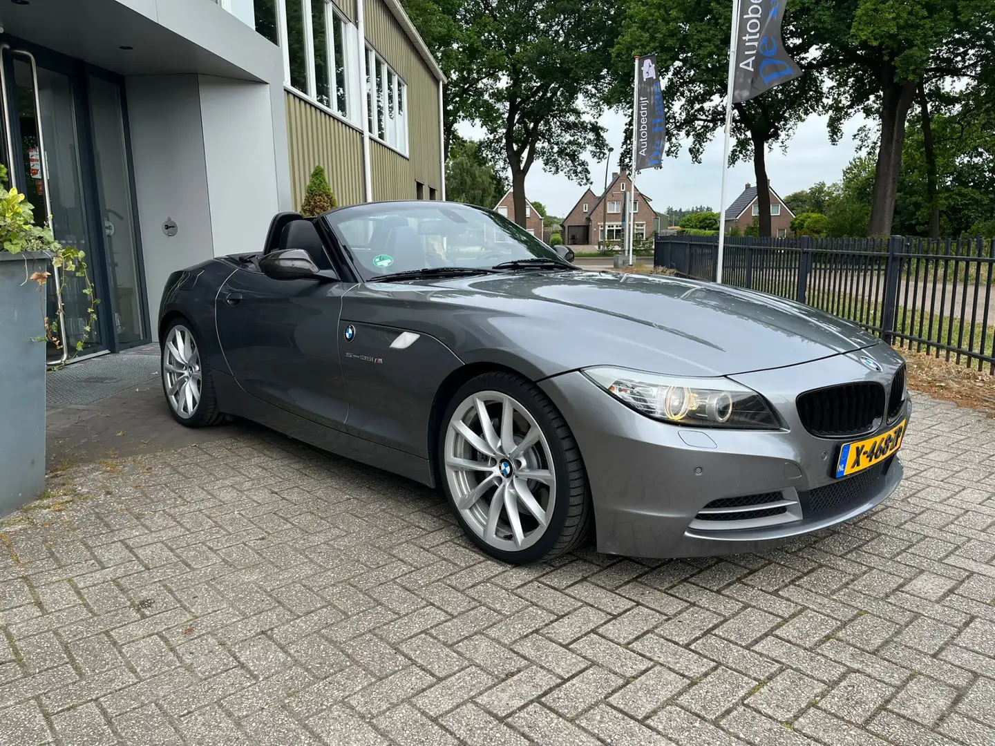 BMW Z4 Roadster sDrive35i Executive 306 pk Automaat | Bi- Grijs - 2