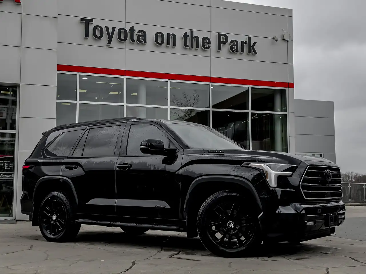 Toyota Sequoia снимка Toyota Sequoia