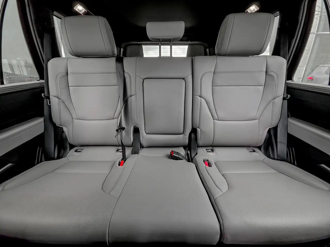 Toyota Sequoia снимка Toyota Sequoia