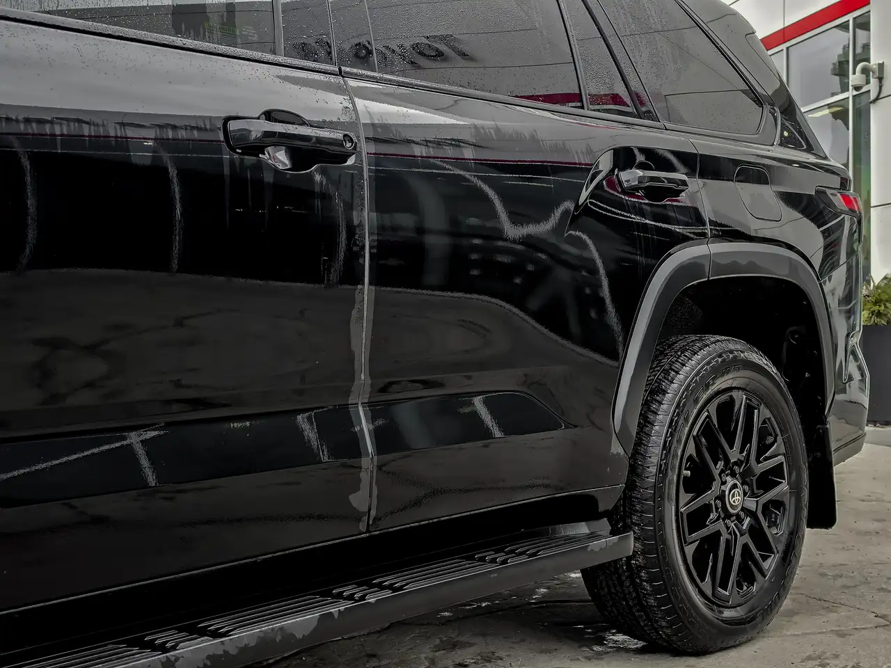 Toyota Sequoia снимка Toyota Sequoia