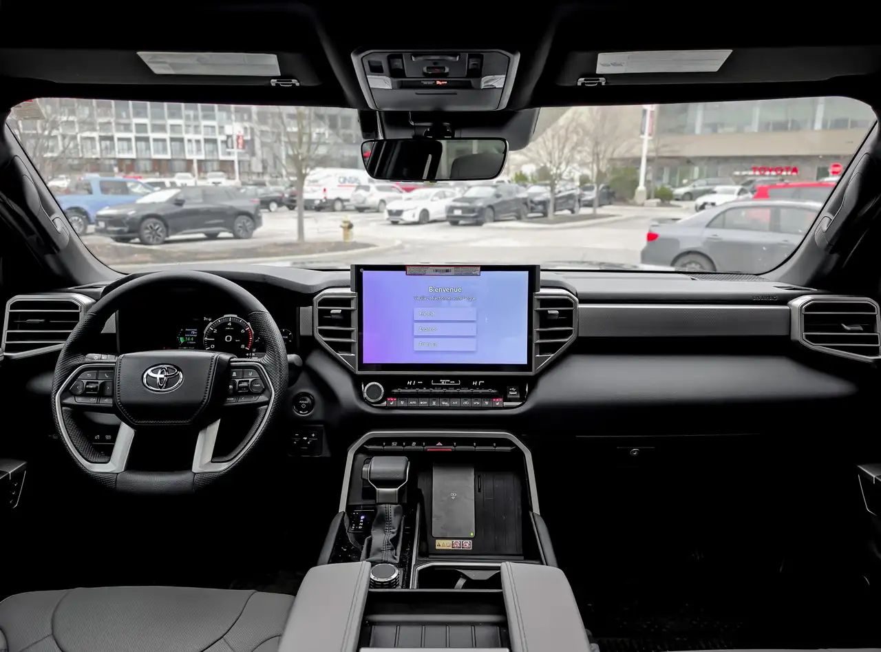 Toyota Sequoia снимка Toyota Sequoia