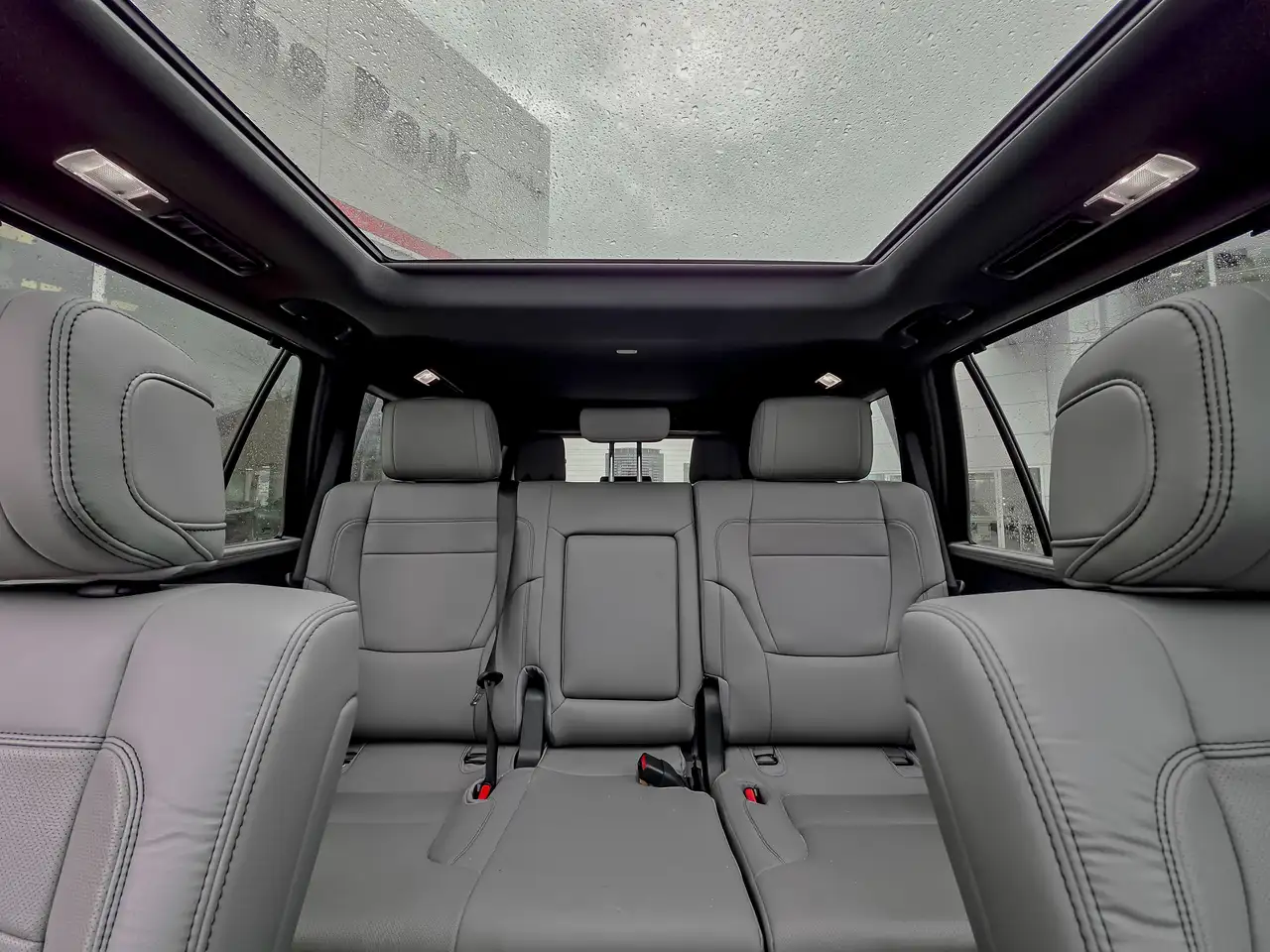 Toyota Sequoia снимка Toyota Sequoia