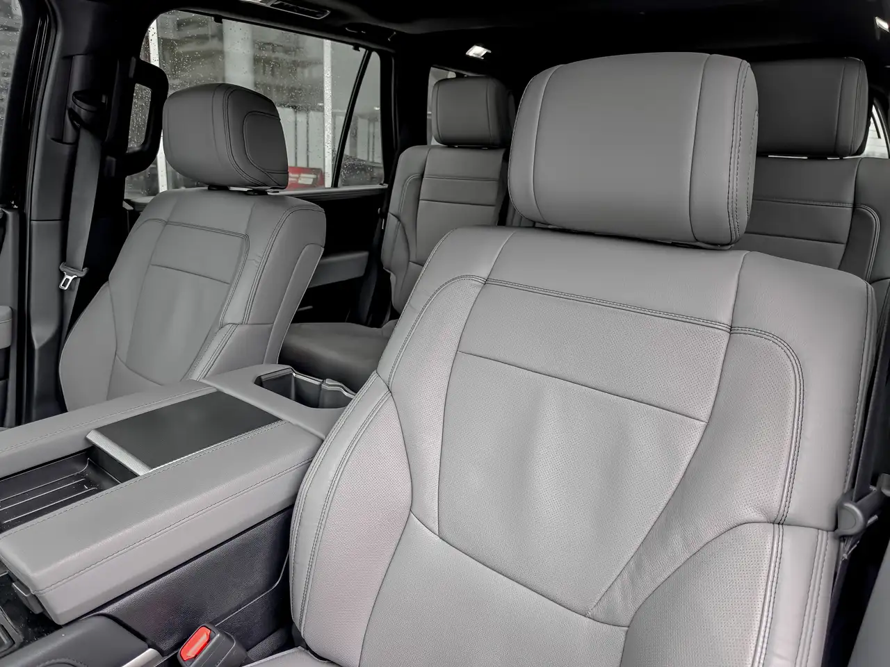 Toyota Sequoia снимка Toyota Sequoia
