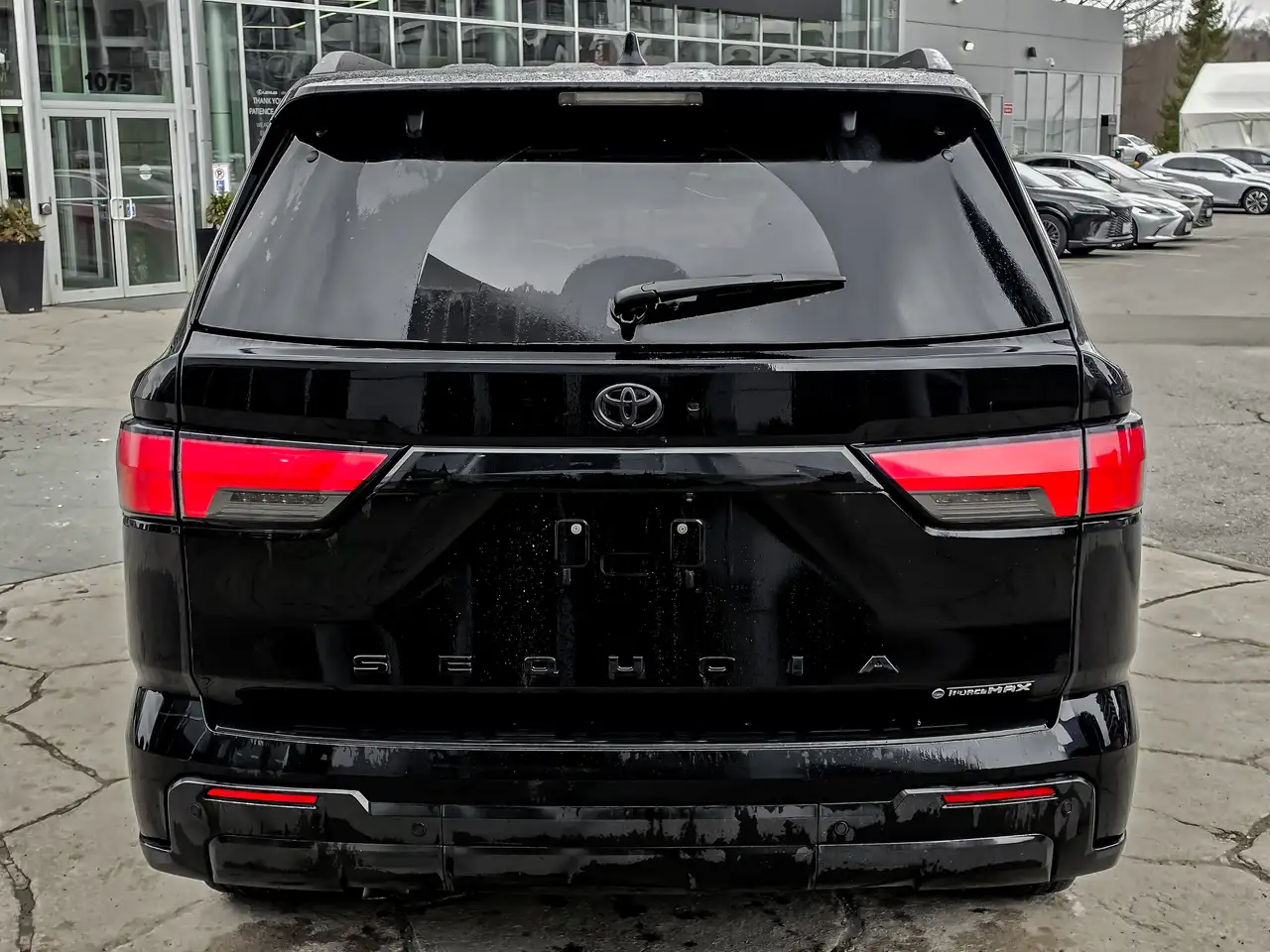 Toyota Sequoia снимка Toyota Sequoia