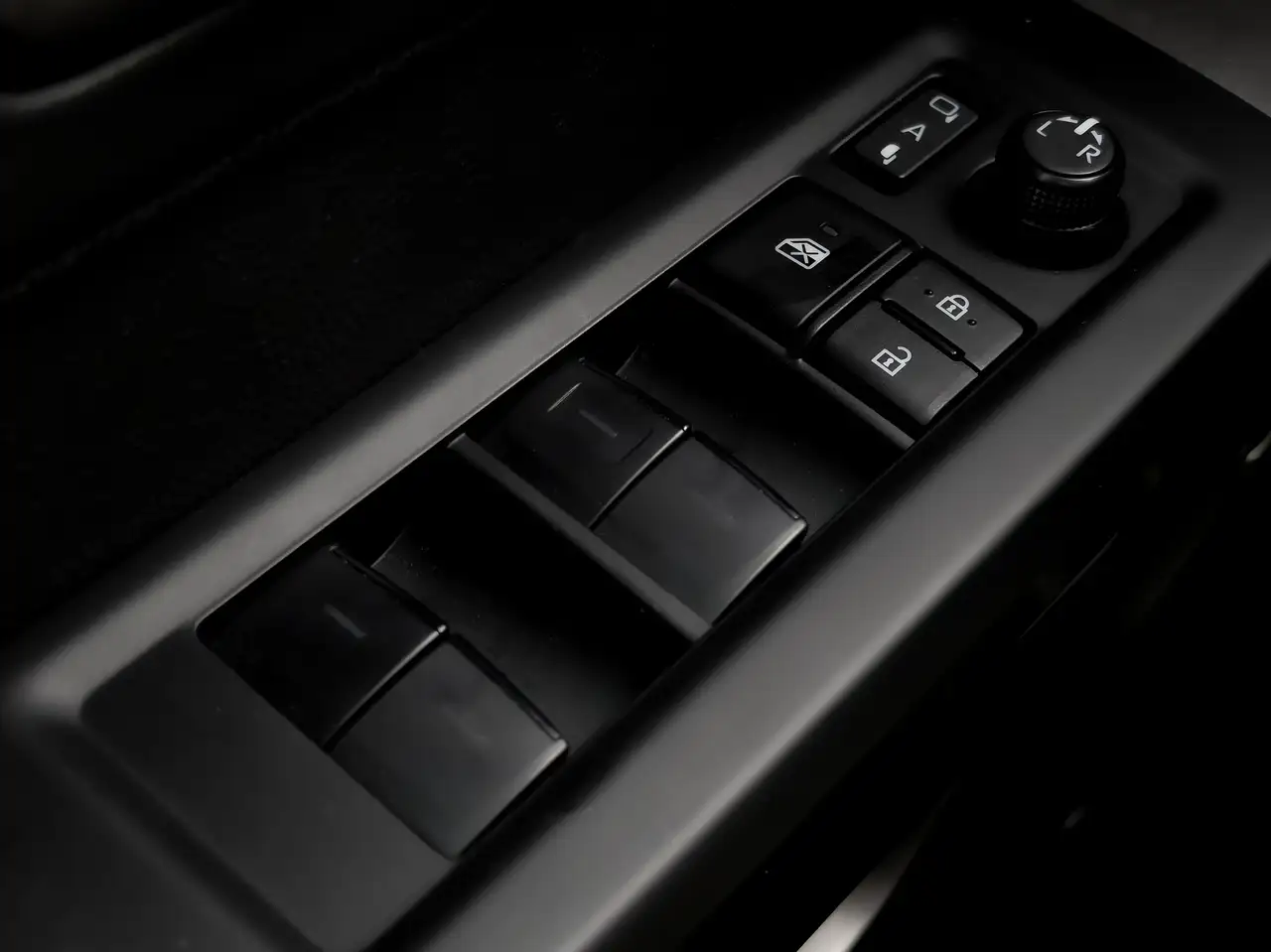 Toyota Sequoia снимка Toyota Sequoia