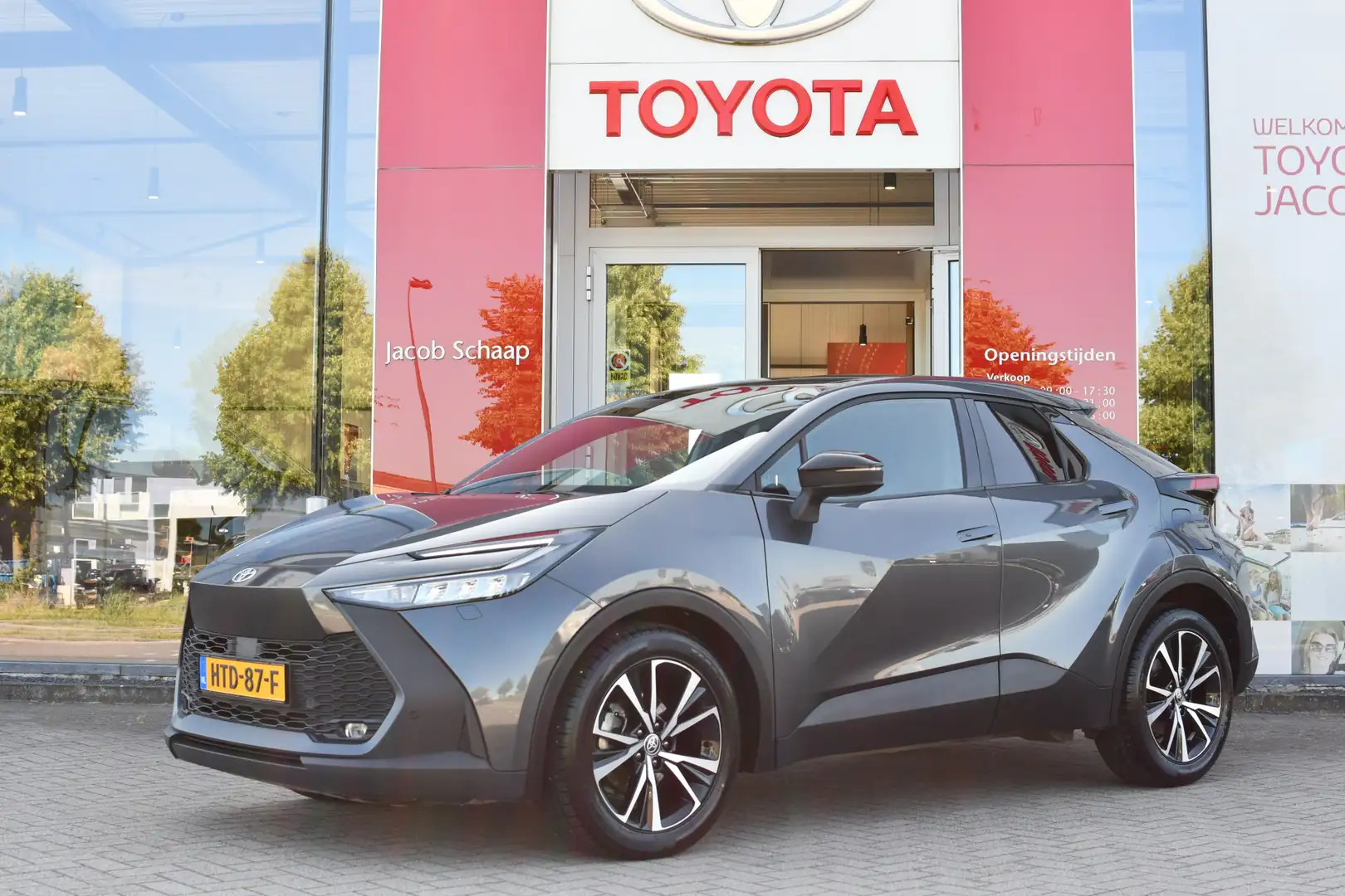 Toyota C-HR 1.8 Hybrid 140 Dynamic Plus Limited Automaat 140pk Grijs - 1