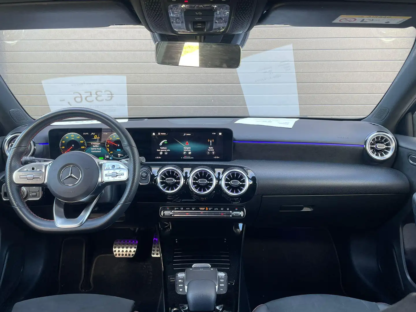 Mercedes-Benz A 250 e Hatchback AMG Line Night Pack | Panoramisch Dak Bleu - 2