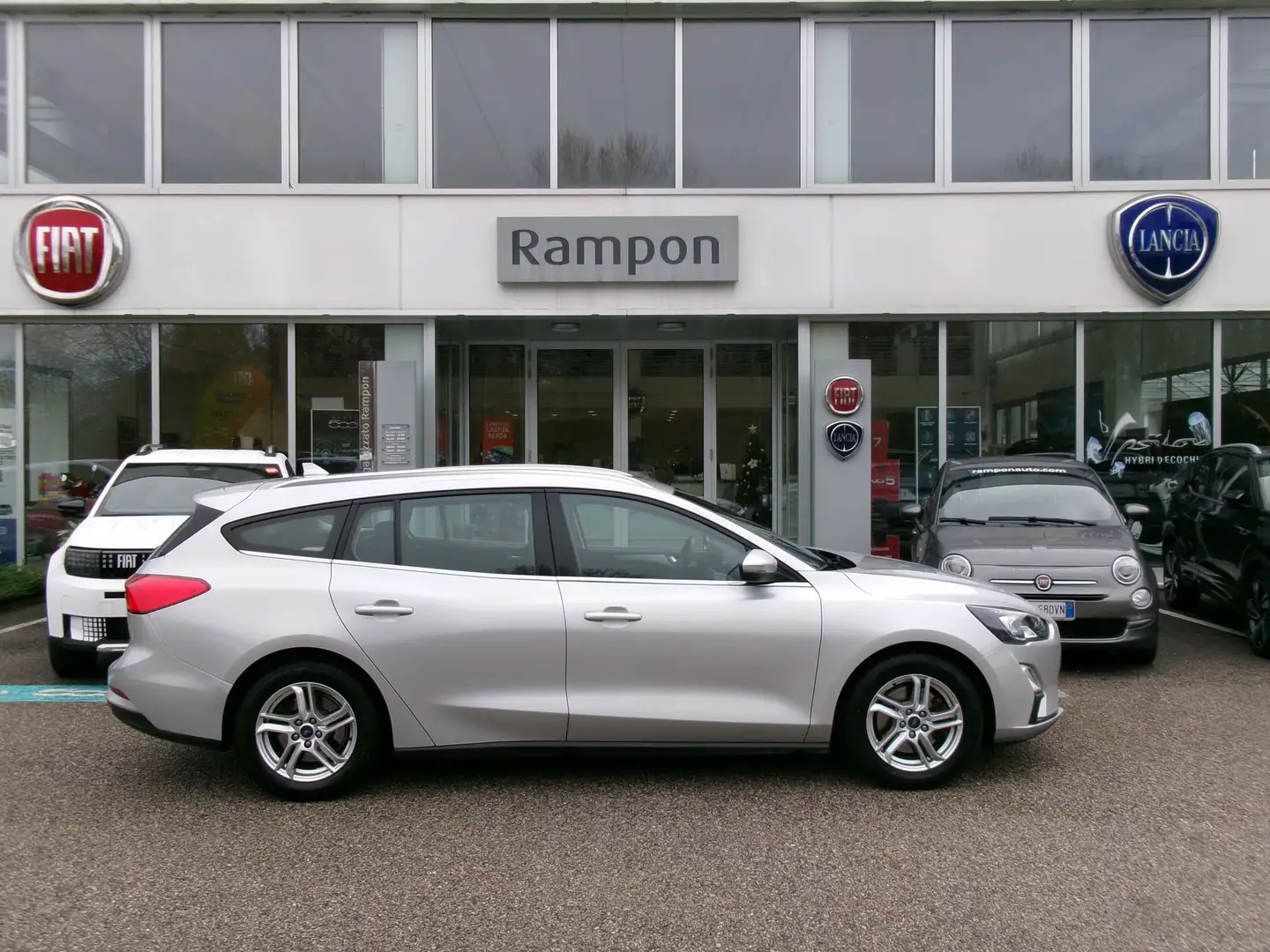 Ford Focus Focus 1.5 EcoBlue 120 CV SW Business Grau - 2