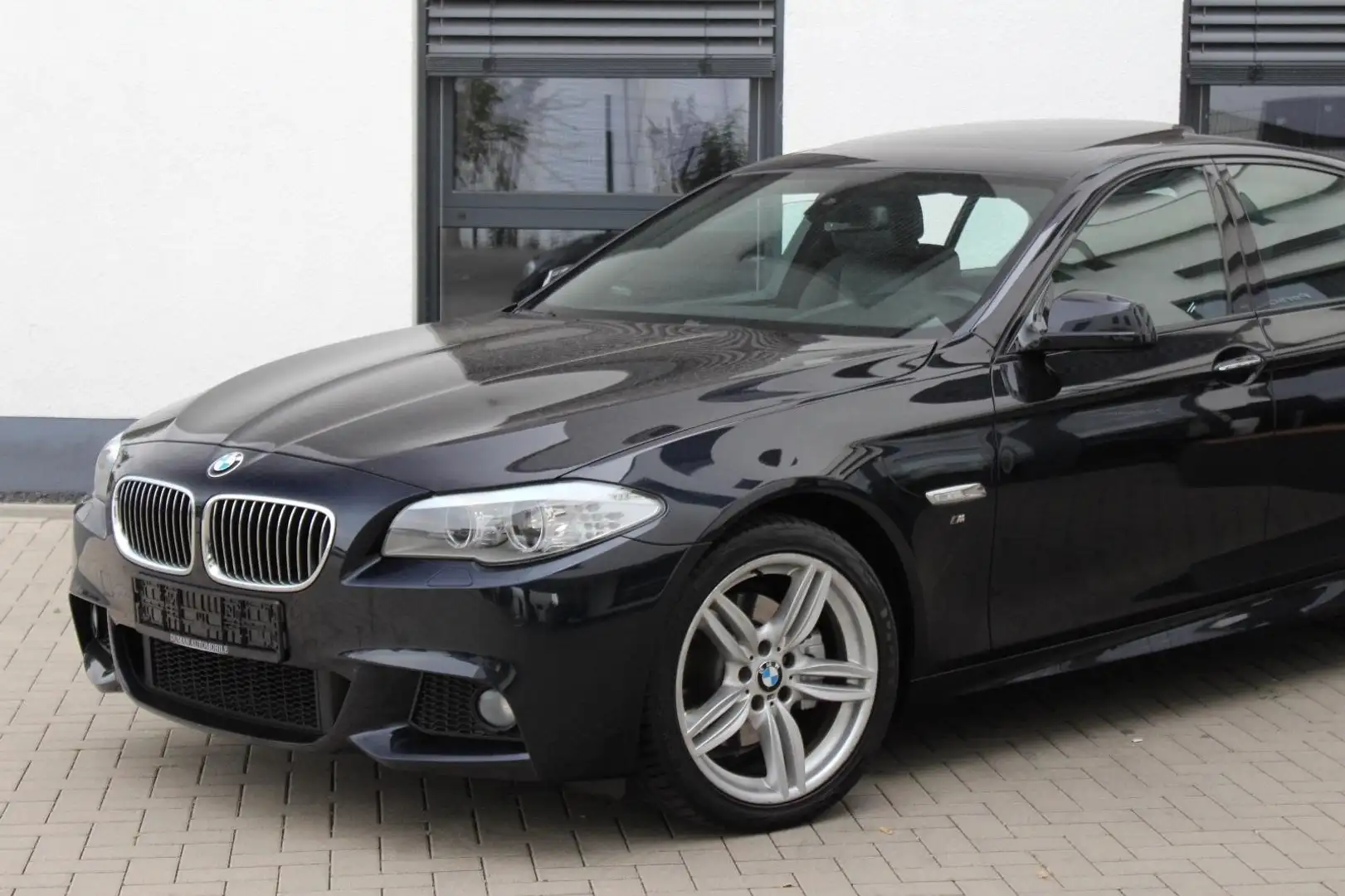 BMW 520 520d Aut. M-PAKET NAVI SPORTSITZE Negro - 1