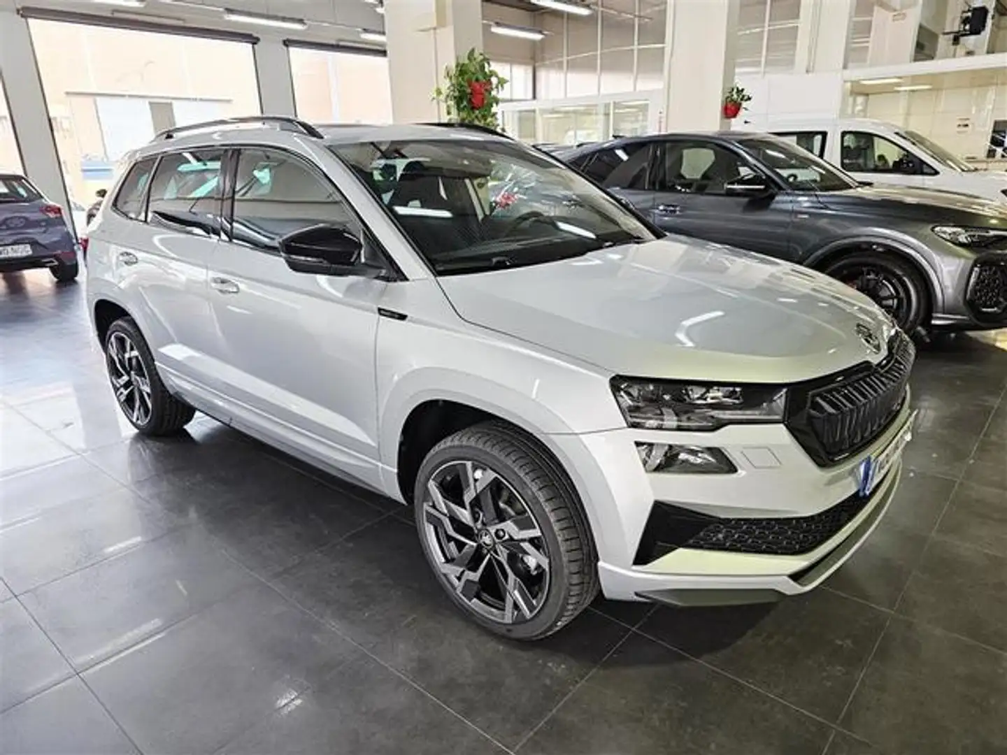 Skoda Karoq 1.5 TSI Sportline ACT DSG 110KW Plateado - 2