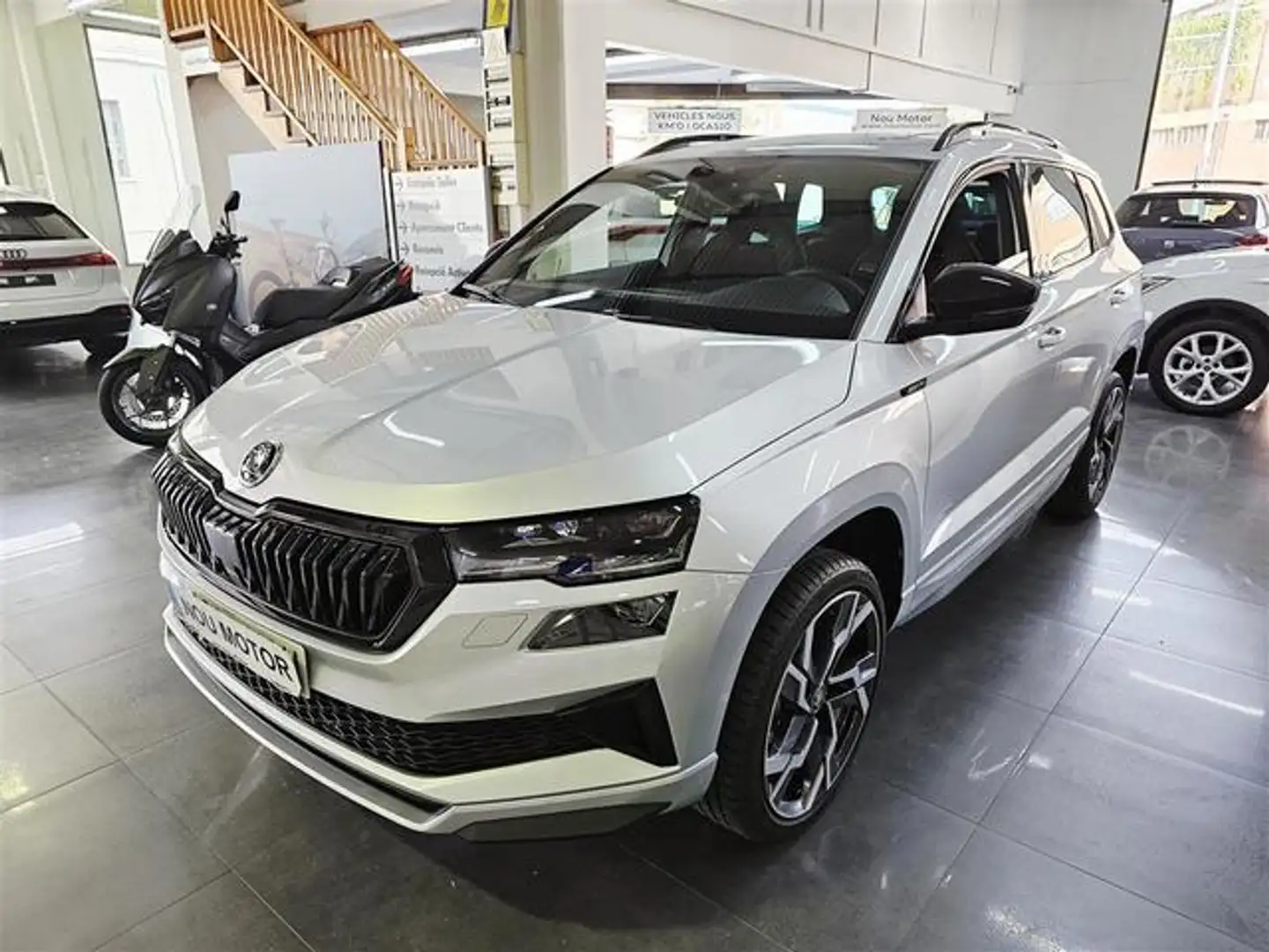 Skoda Karoq 1.5 TSI Sportline ACT DSG 110KW Plateado - 1