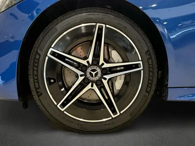 Mercedes-Benz C-Class view 5