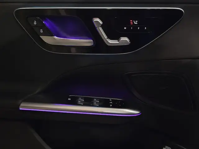 Mercedes-Benz C-Class view 12