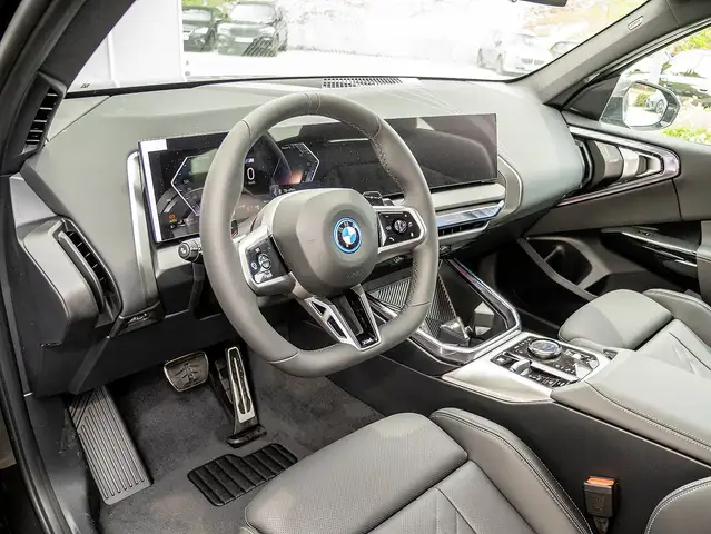 BMW X3 view 3