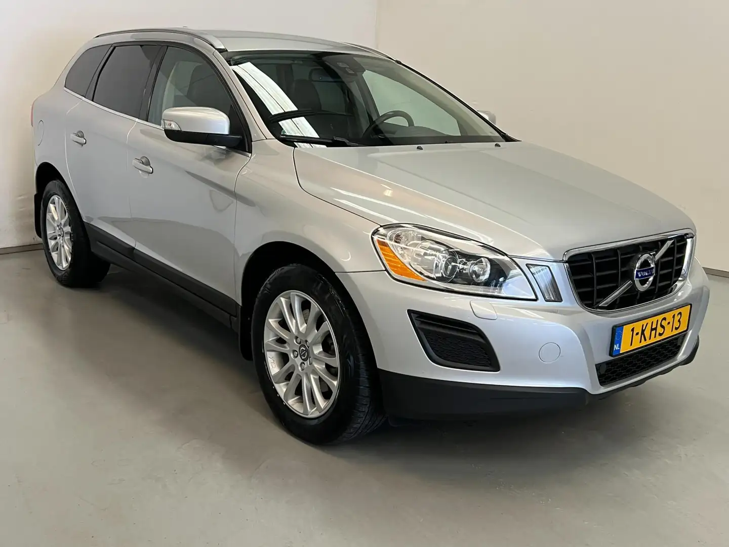Volvo XC60 2.0 D4 Summum / NL-auto / Xenon / Leder / Memory Gri - 2
