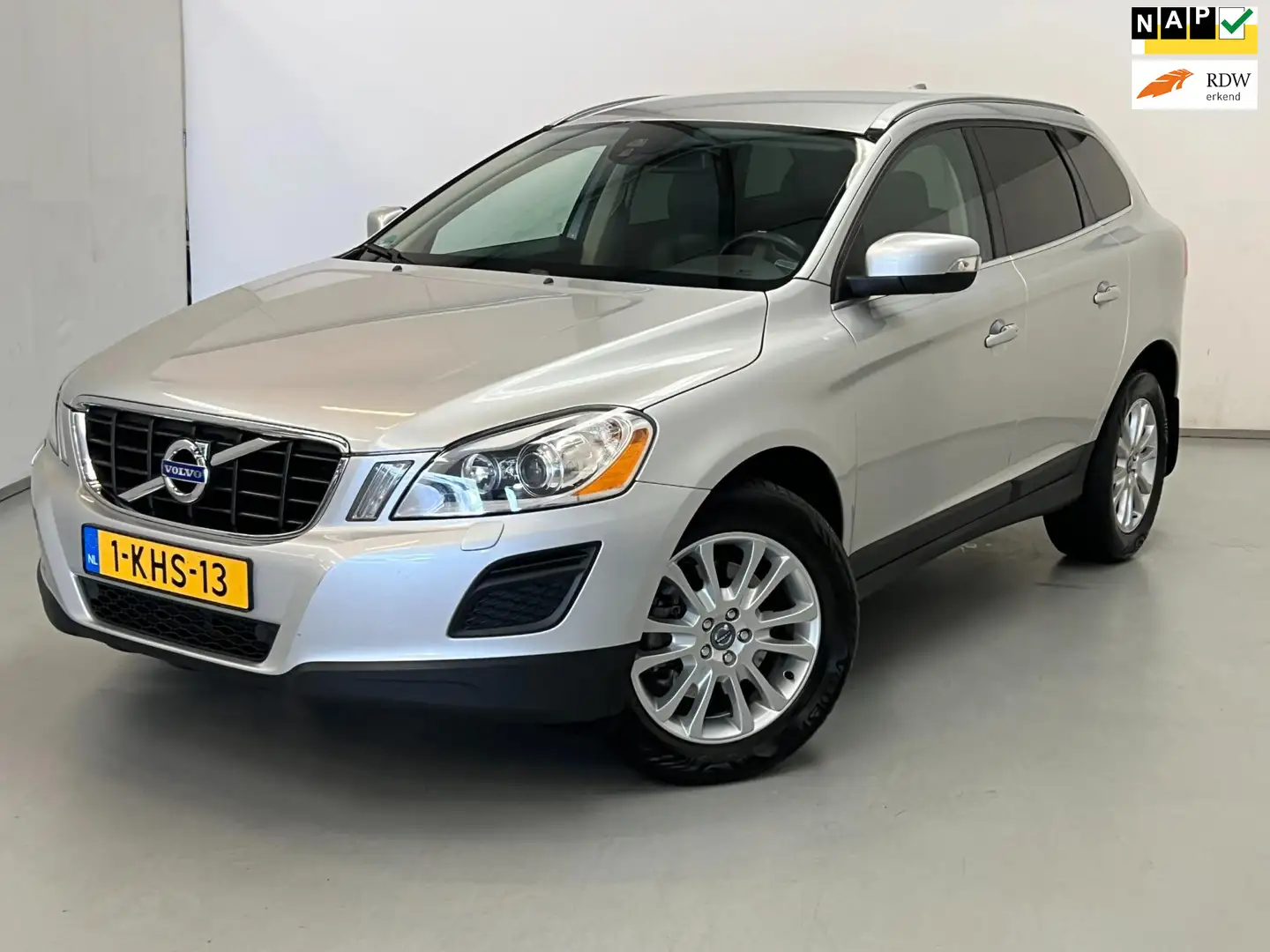 Volvo XC60 2.0 D4 Summum / NL-auto / Xenon / Leder / Memory Gri - 1