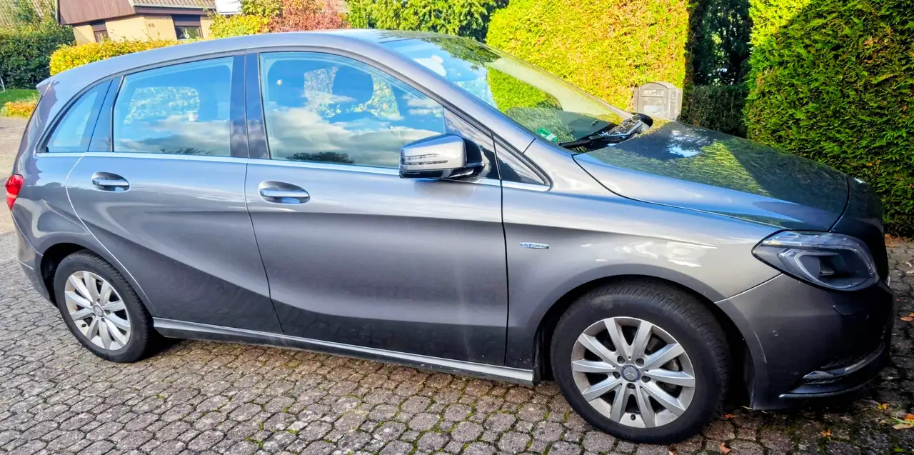 Mercedes-Benz B 180
